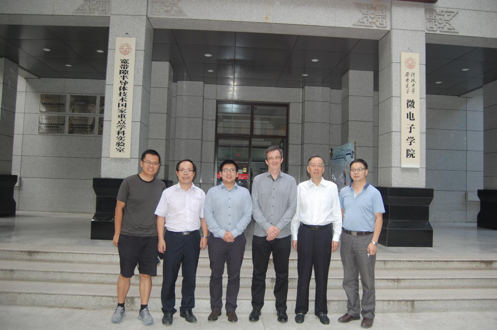 Group photo with Prof. Martin Kuball and colleagues